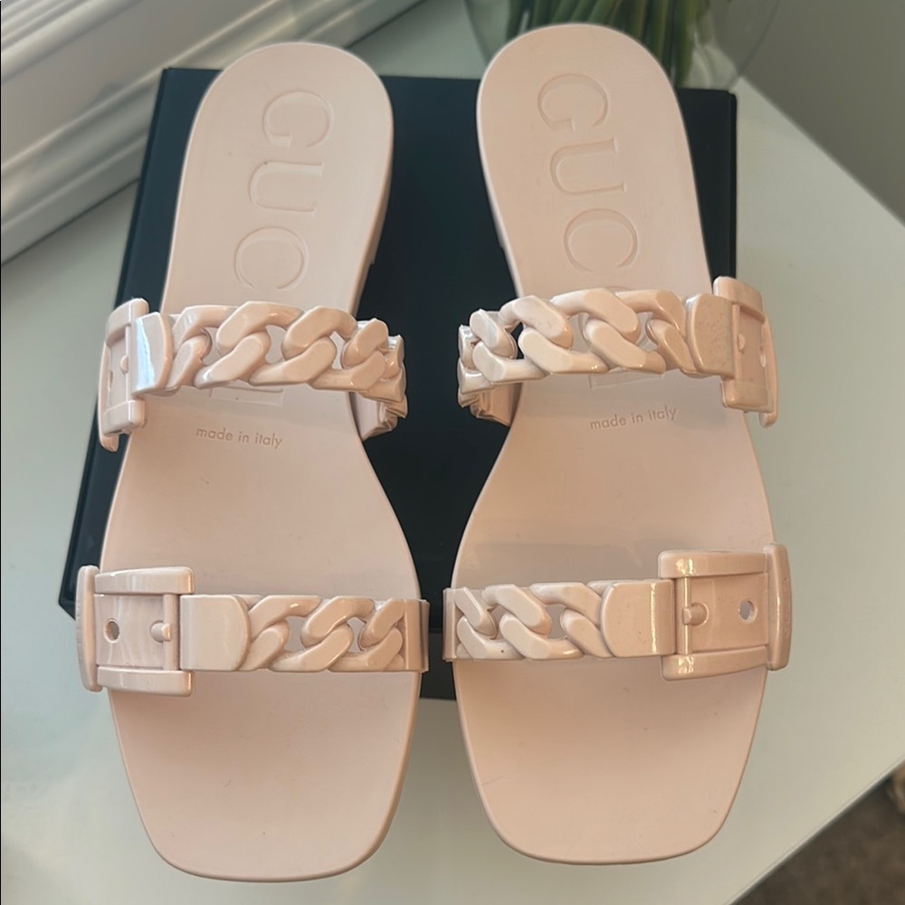 ** NEW** Gucci Beige Chain Slide Sandals